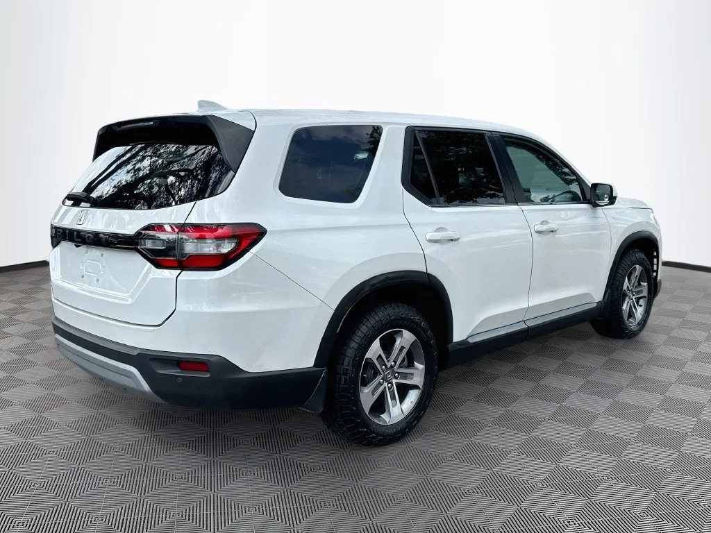 Used 2024  Honda EX-L image 6