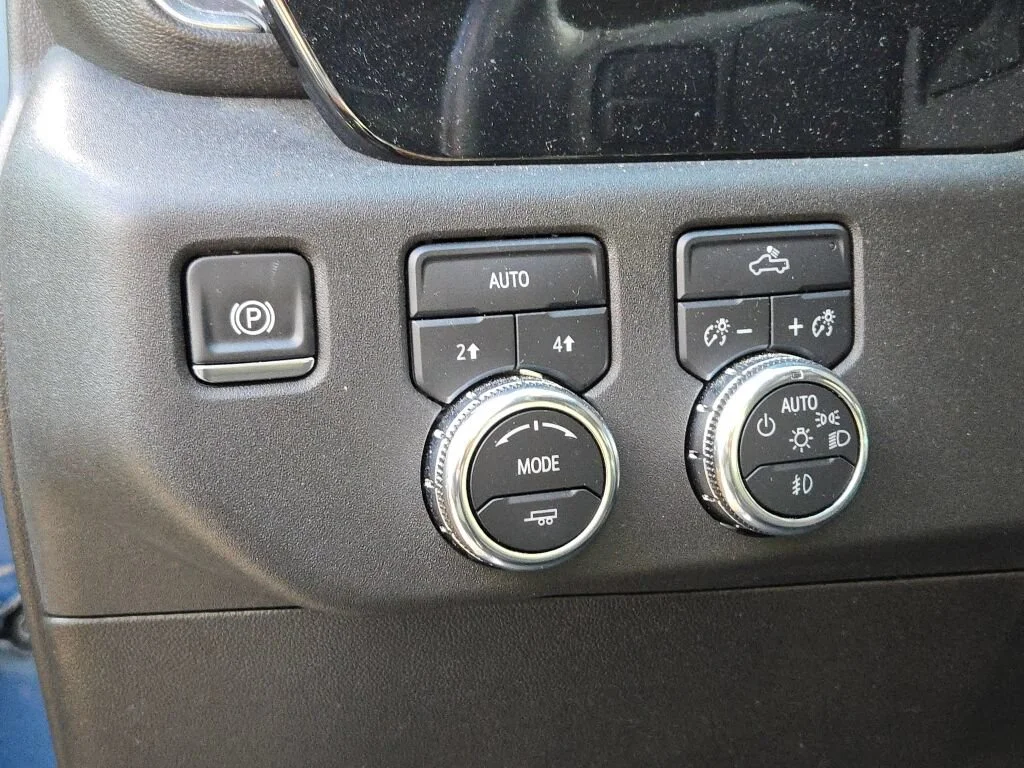 Used 2025 Blue GMC Elevation image 21