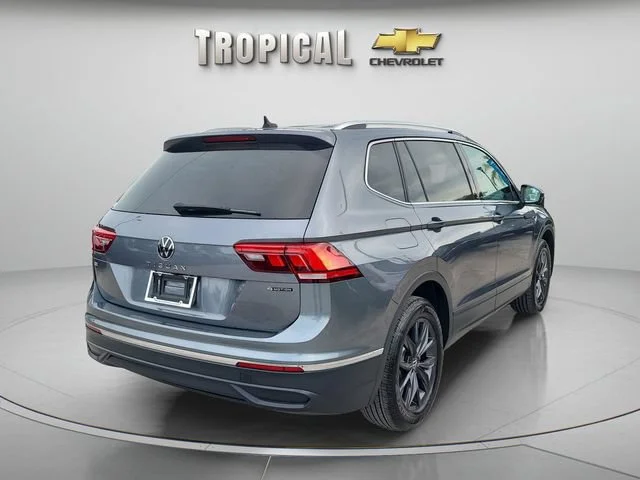 Used 2024 Gray Volkswagen SE image 3