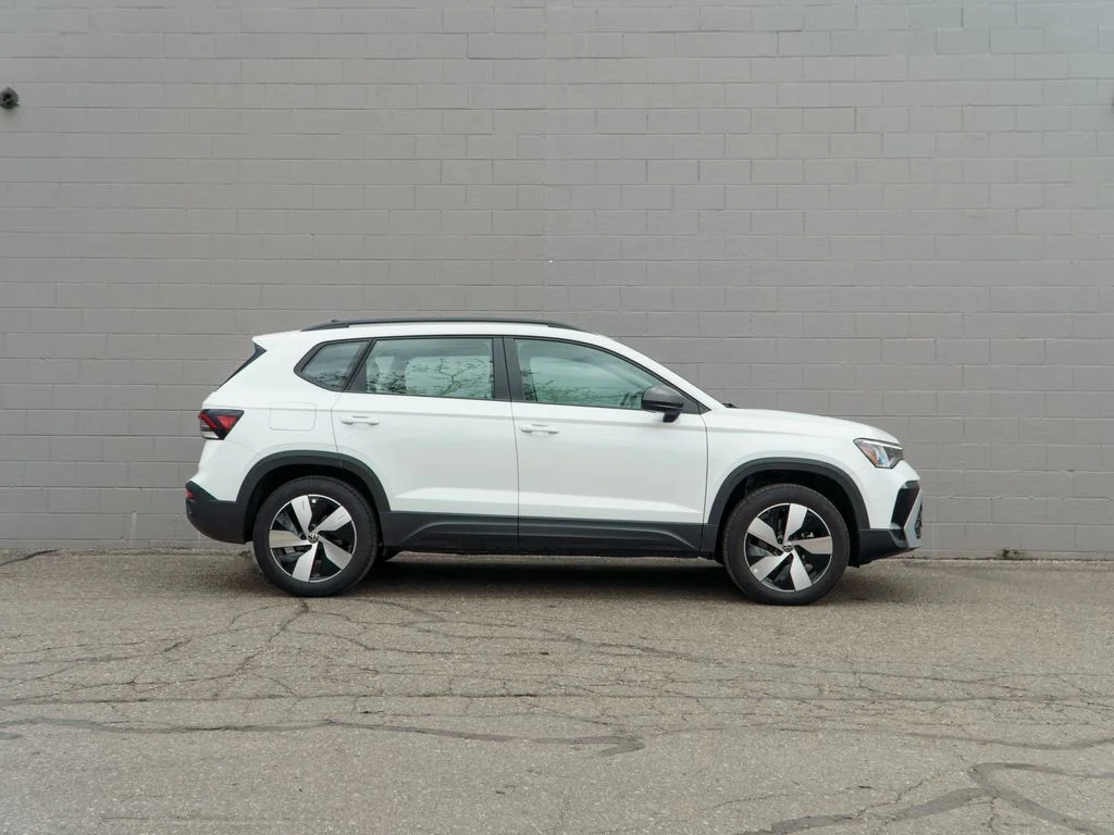 Used 2025 White Volkswagen 1.5T S image 8