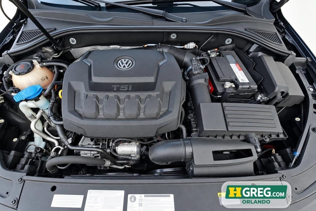 Used 2018 Deep Black Pearl Metallic Volkswagen 2.0T SE image 12