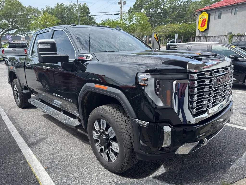 Used 2025 Black GMC Denali image 3