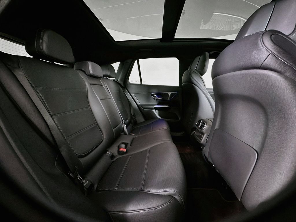 Used 2023 White Mercedes-Benz GLC 300 image 28