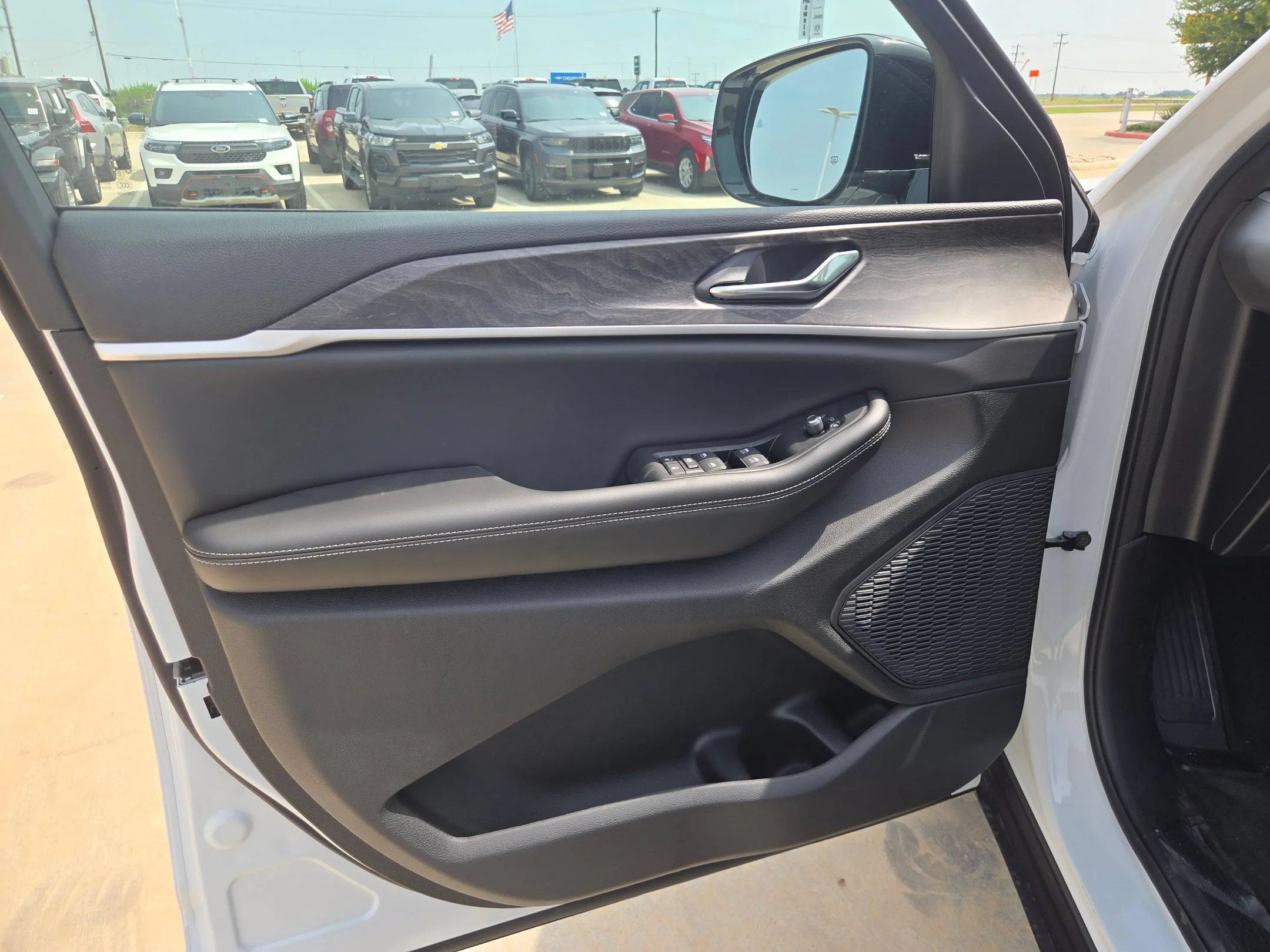 New 2026 Bright White Clearcoat Jeep Altitude image 12