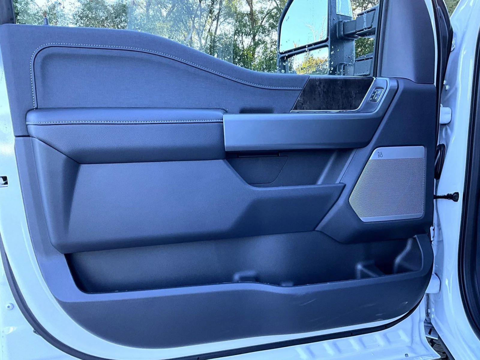 New 2027 White Ford Lariat image 11