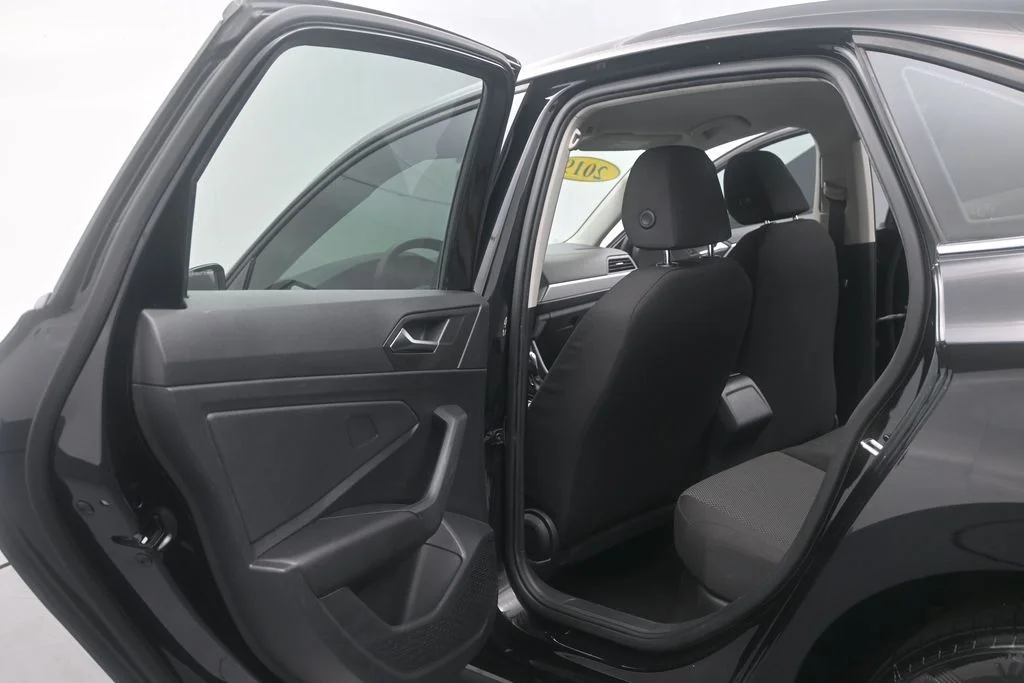 Used 2019 Black Volkswagen 1.4T S image 13