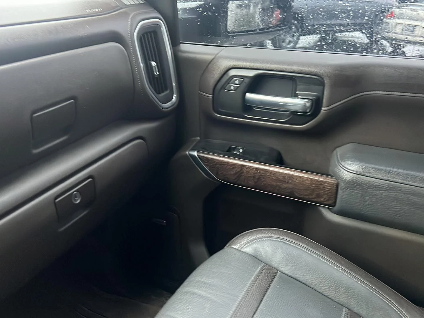 Used 2021 White Frost Tricoat GMC Denali image 22