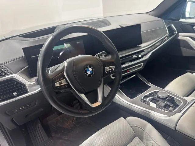 Used 2024 Gray BMW xDrive40i image 13