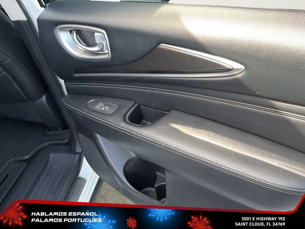 Used 2020 White INFINITI LUXE image 35