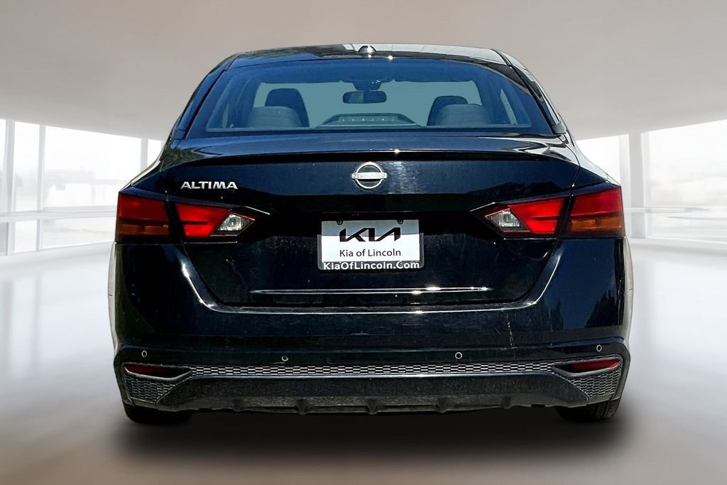 Used 2025 Super Black Clearcoat Nissan 2.5 SV image 5