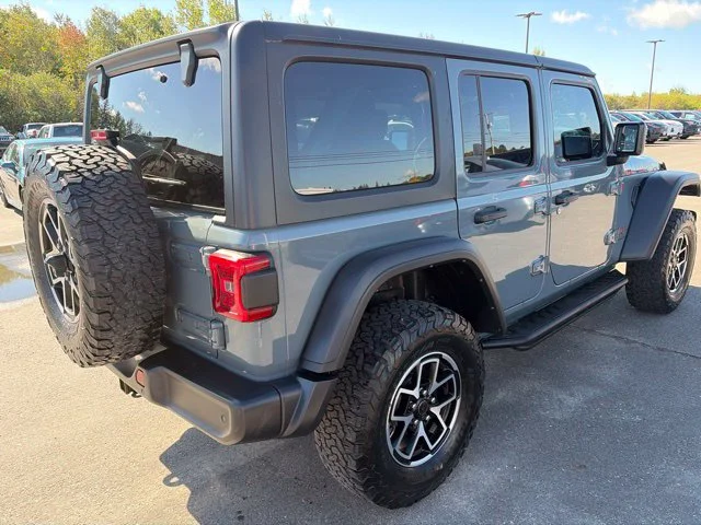 Used 2024 Gray Jeep Rubicon image 9