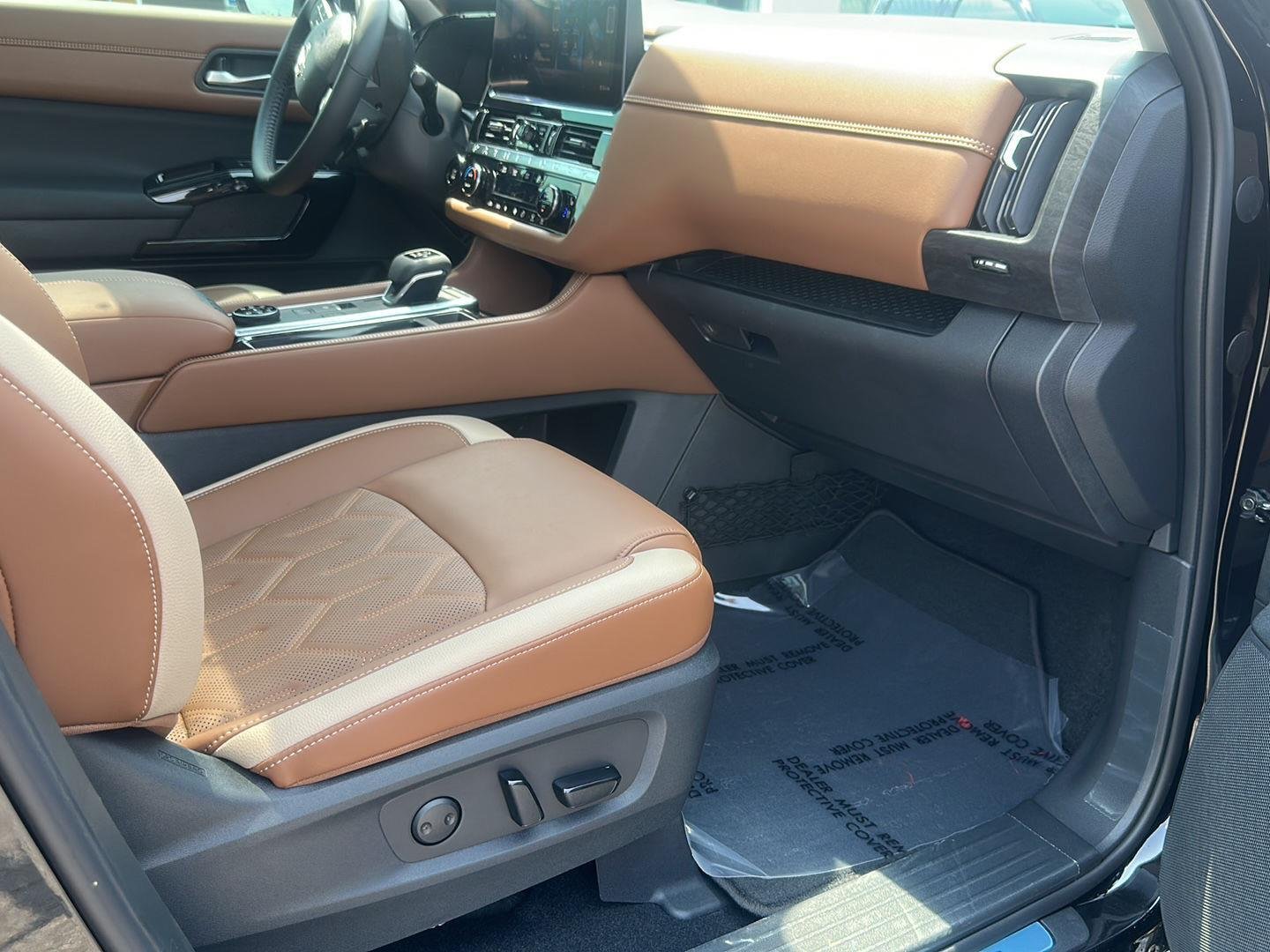 Used 2026 Super Black Nissan Platinum image 36