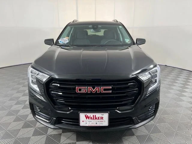 Used 2023 Ebony Twilight Metallic GMC SLE image 2