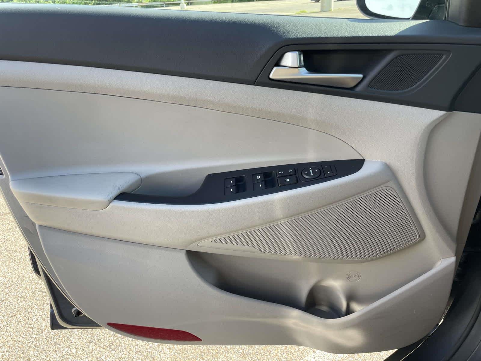 Used 2019 Coliseum Gray Hyundai SEL image 31