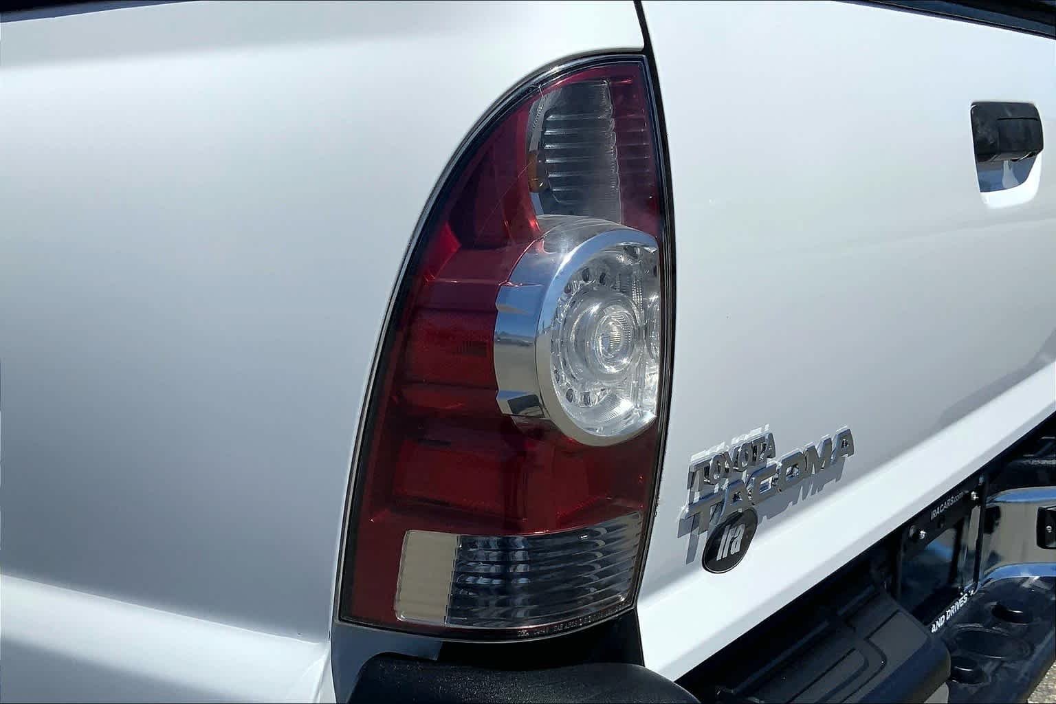 Used 2013 Super White Toyota  image 26