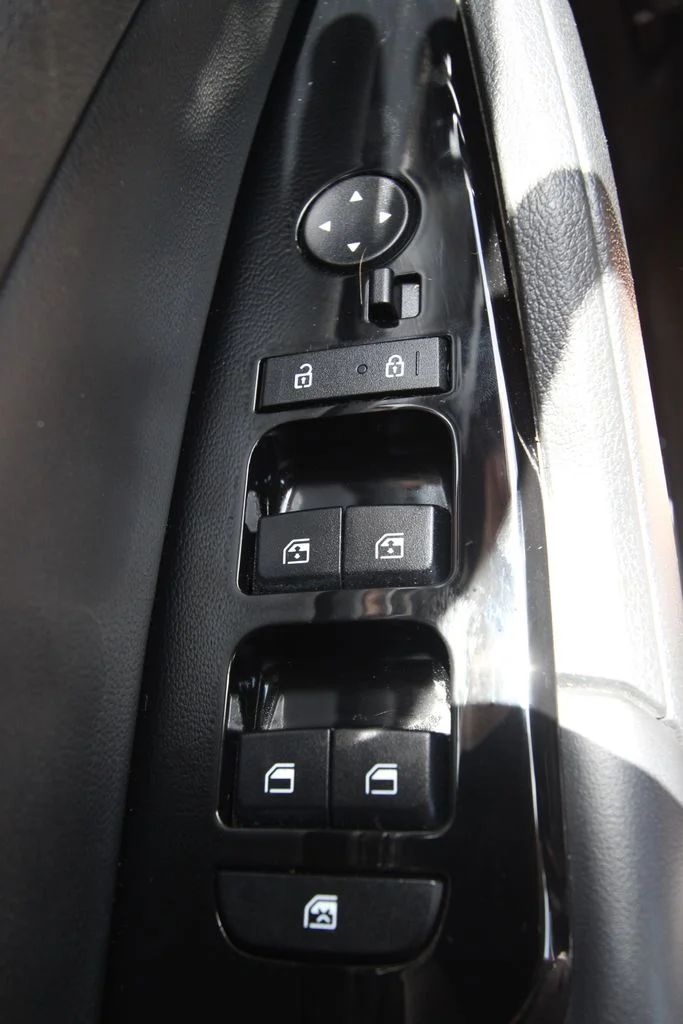Used 2023 Red Kia X-Pro Prestige image 24