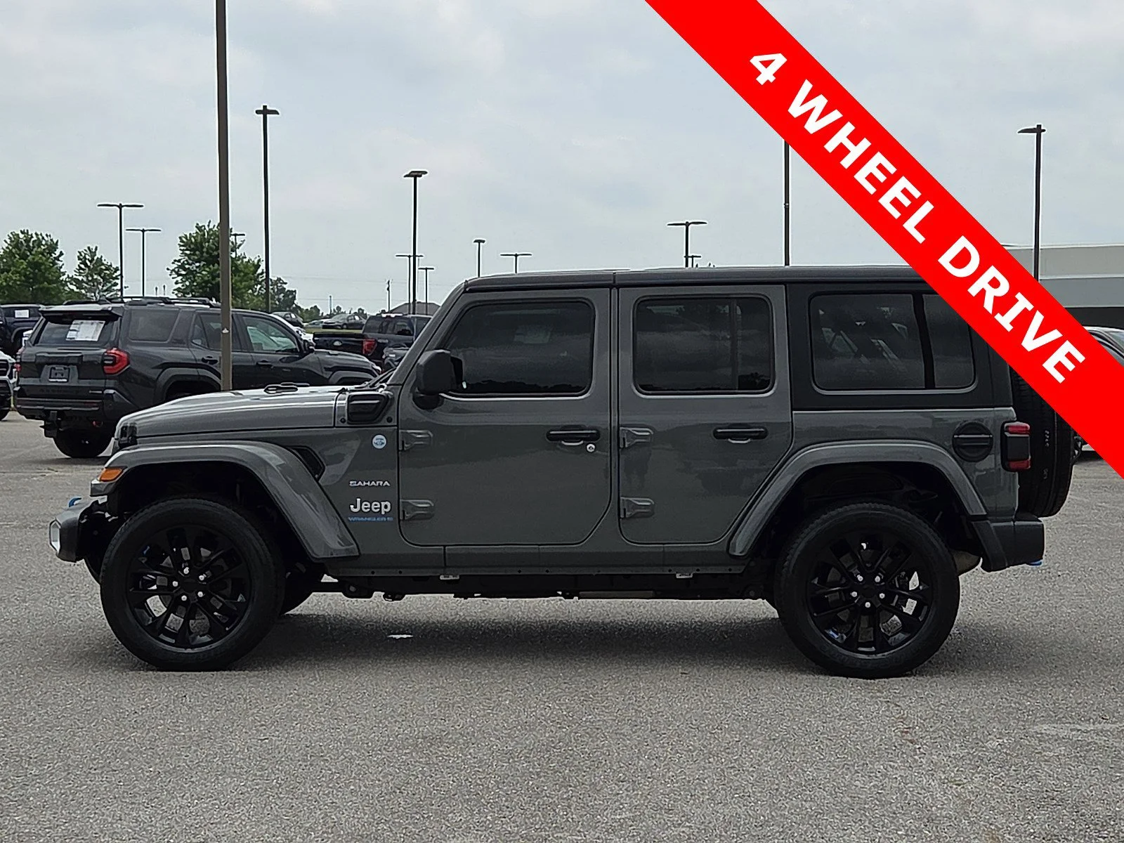 Used 2023 Sting-Gray Clearcoat Jeep Sahara image 3