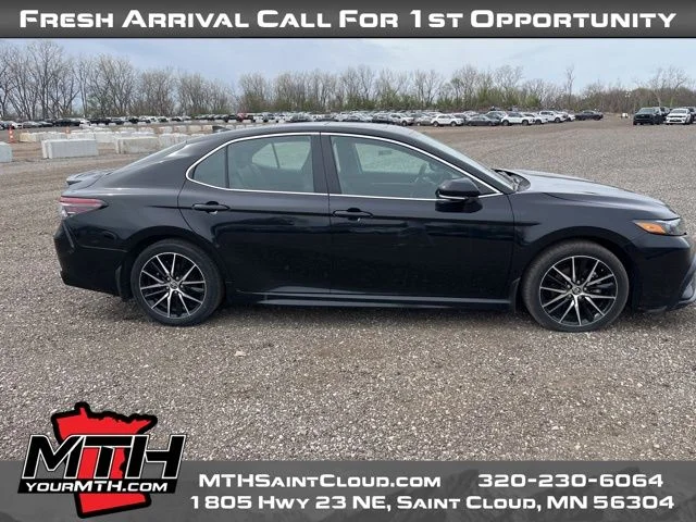 2024 Toyota Camry SE AWD's photo