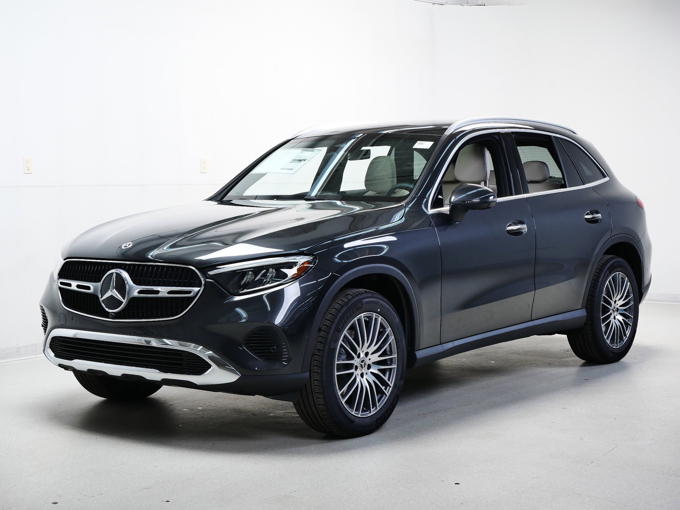 New 2026 Graphite Grey Metallic Mercedes-Benz GLC 300 image 4