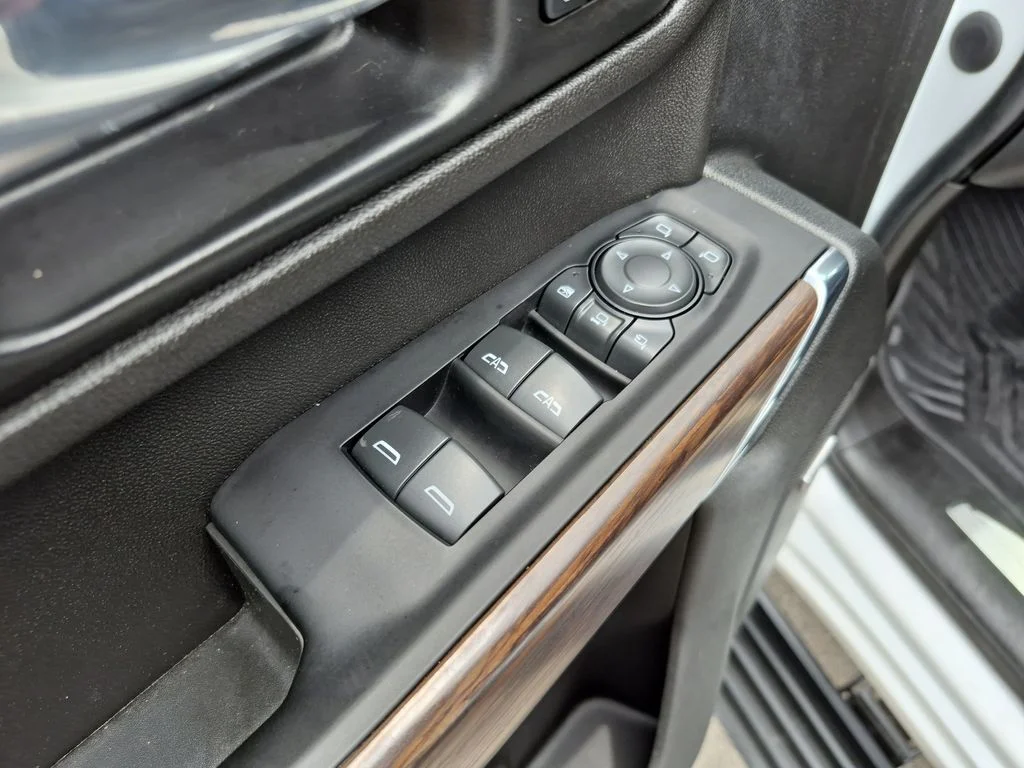 Used 2022 White Chevrolet High Country image 18