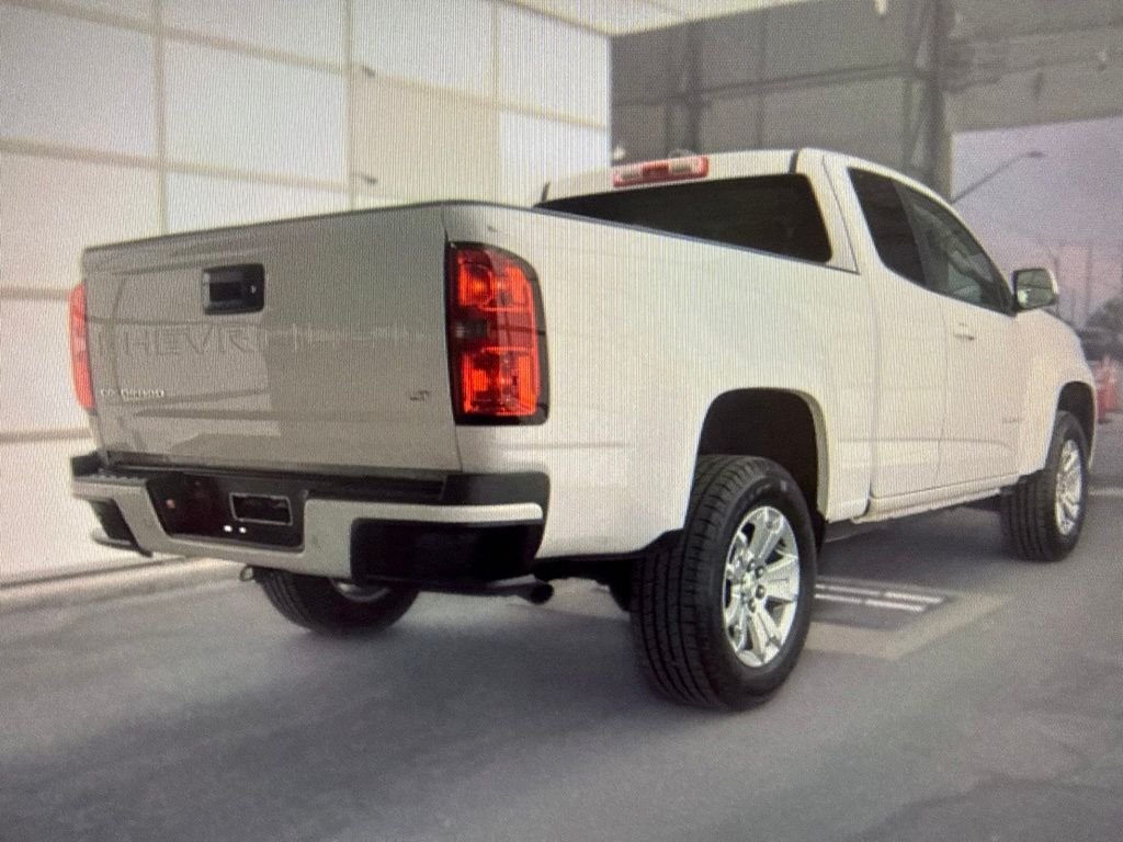 Used 2021 White Chevrolet LT image 3