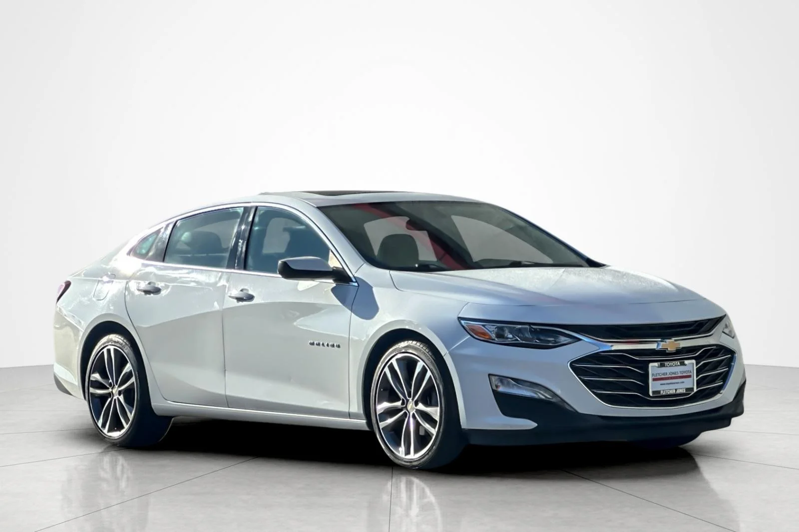 Used 2024 Summit White Chevrolet LT image 7