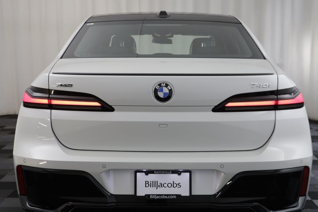 New 2026 Mineral White Metallic BMW 740i xDrive image 17