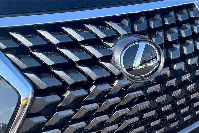 Used 2022 Black Lexus 460 image 27
