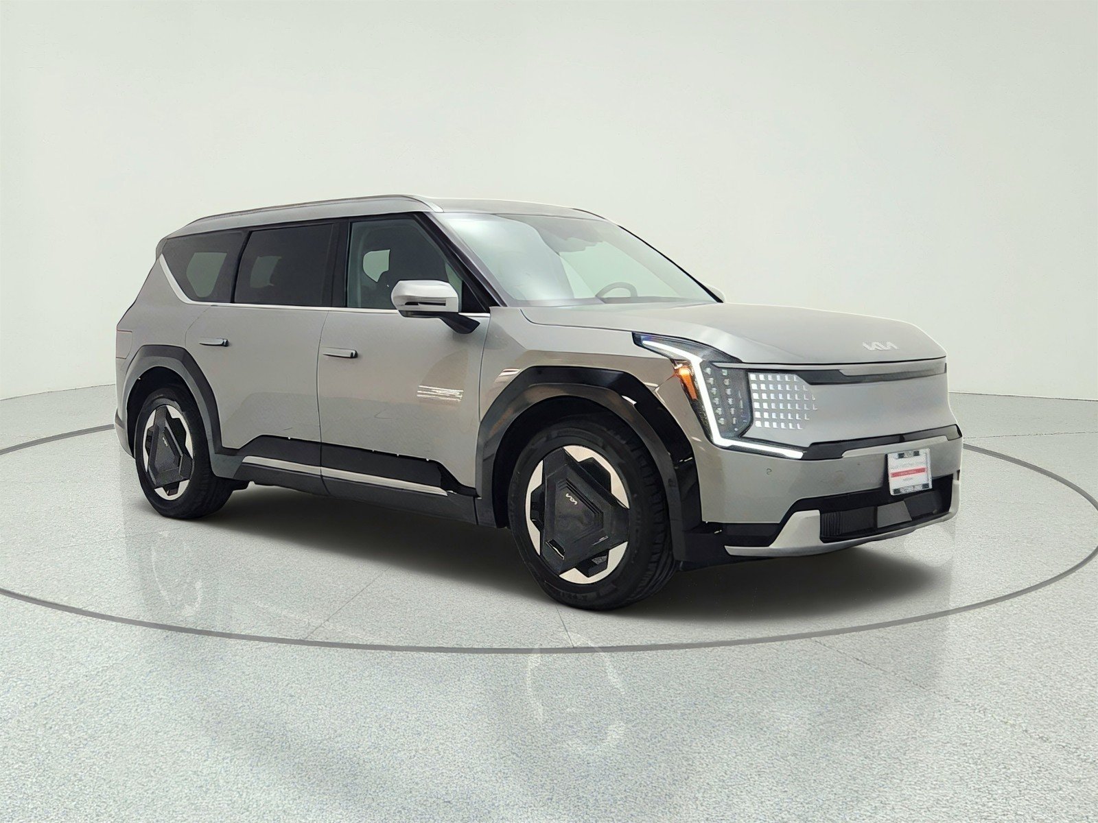 Used 2024 Pebble Gray Kia Land image 3