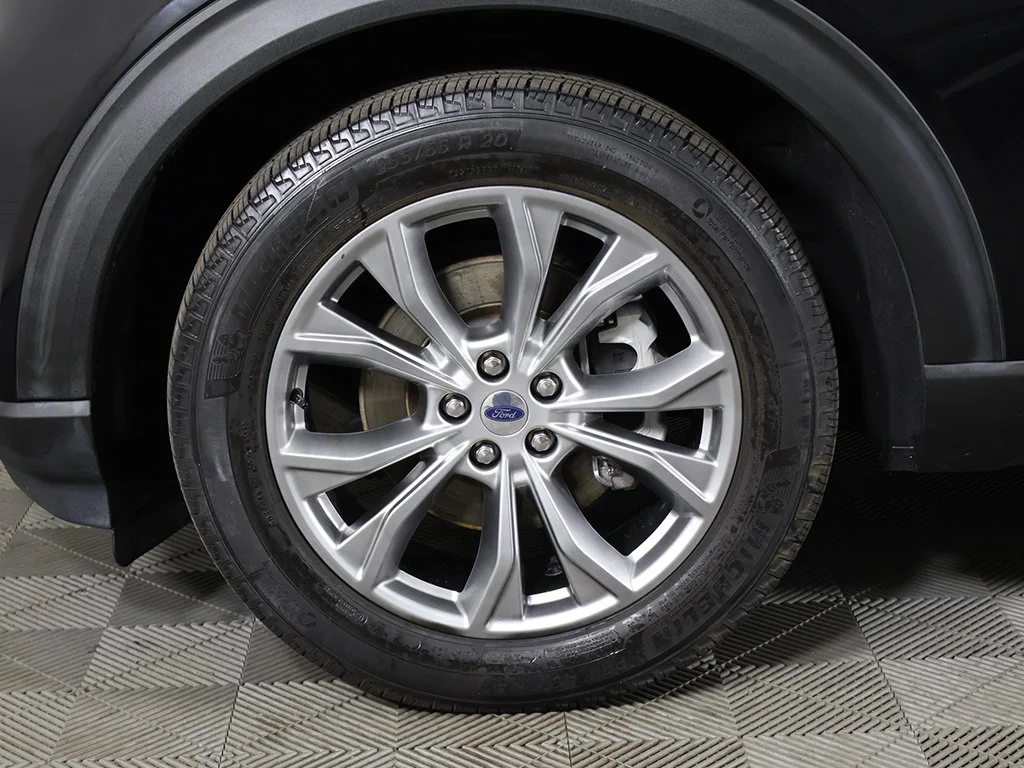 Used 2022 Black Ford Limited image 26