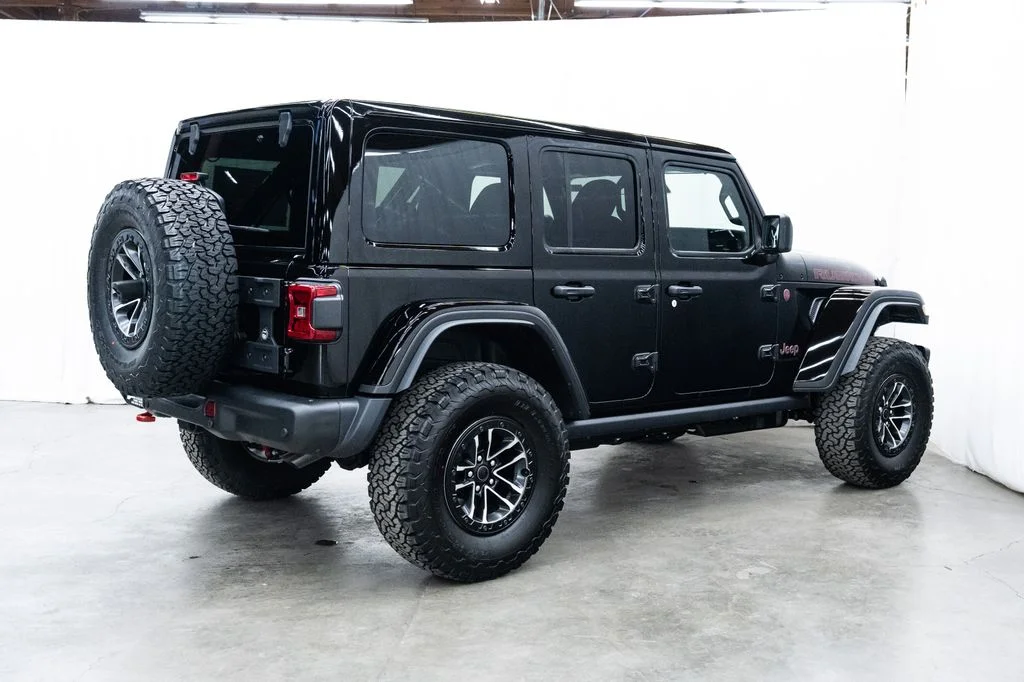 New 2026 Black Clear-Coat Exterior Paint Jeep Rubicon X image 6