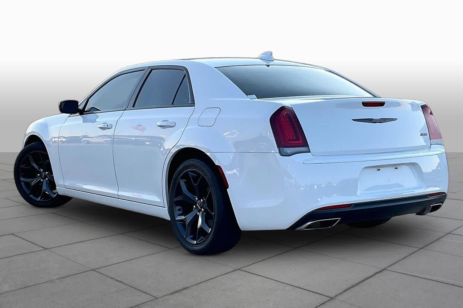 Used 2021 Bright White Clearcoat Chrysler Touring image 11