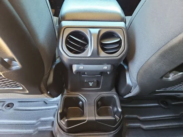 Used 2024  Jeep Mojave image 13
