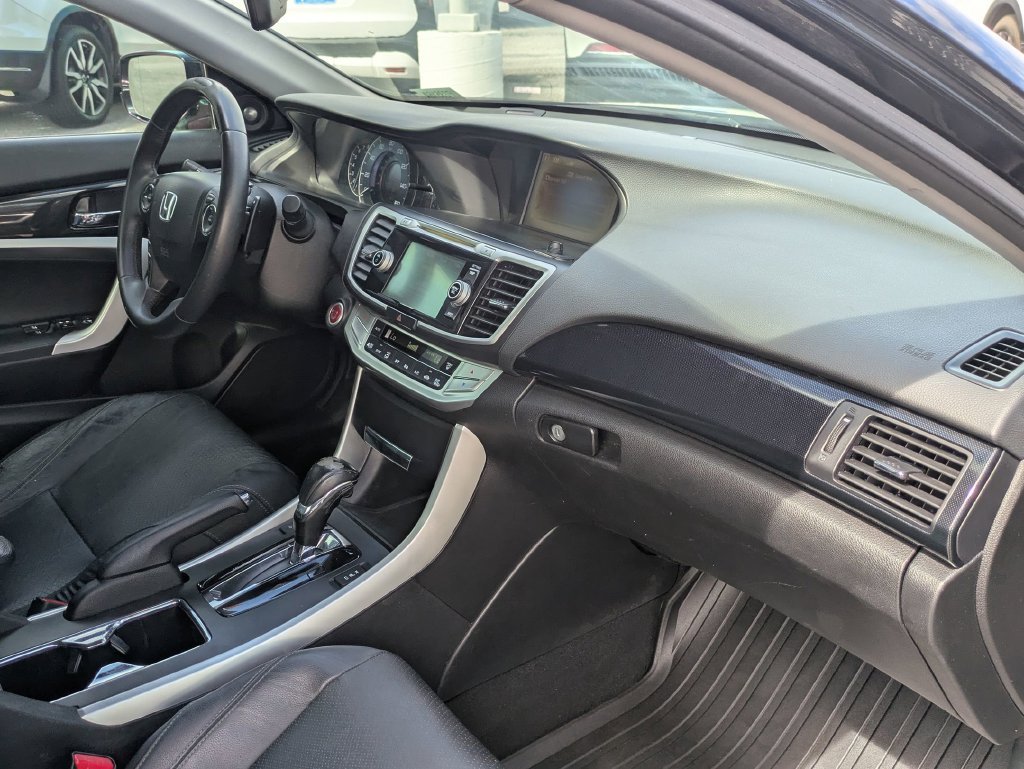 Used 2015 Black Honda EX-L image 29