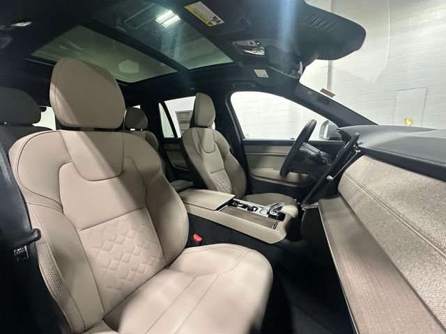 New 2026 Blue Volvo B6 Plus 7-Seater image 16