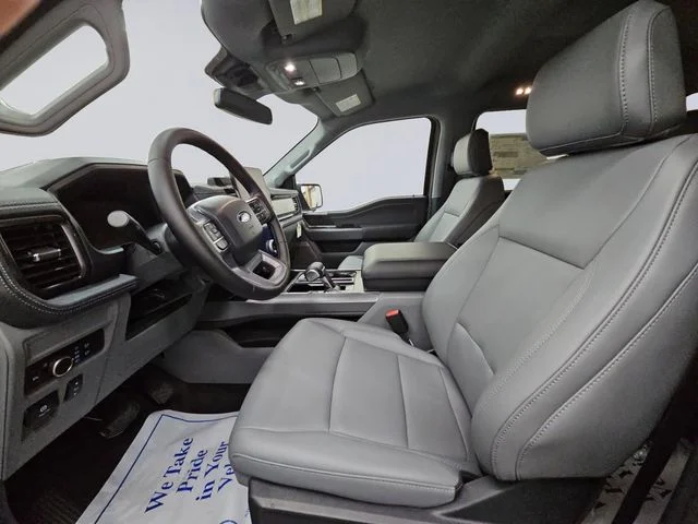 2025 Ford F-150 Lightning Flash - Photo 9