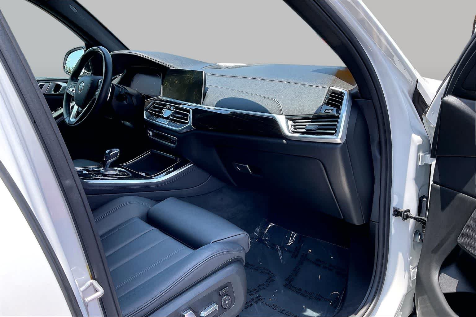 Used 2019 Mineral White Metallic BMW xDrive40i image 16