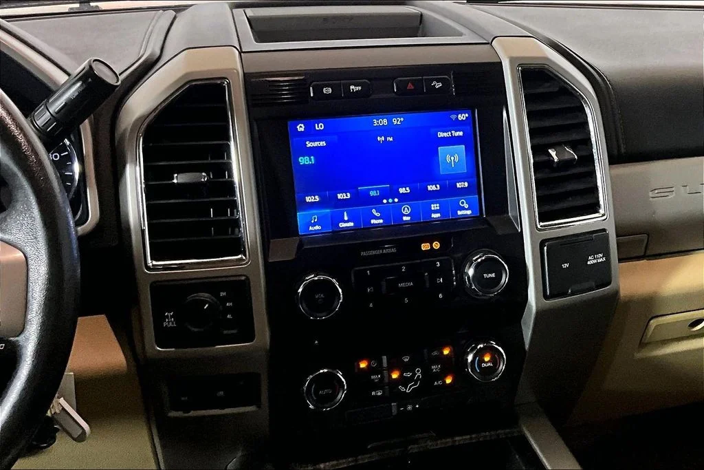 Certified Used 2018 White Platinum Clearcoat Metallic Ford Lariat image 5