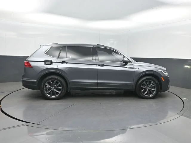 Used 2022 Gray Volkswagen 2.0T SE image 38