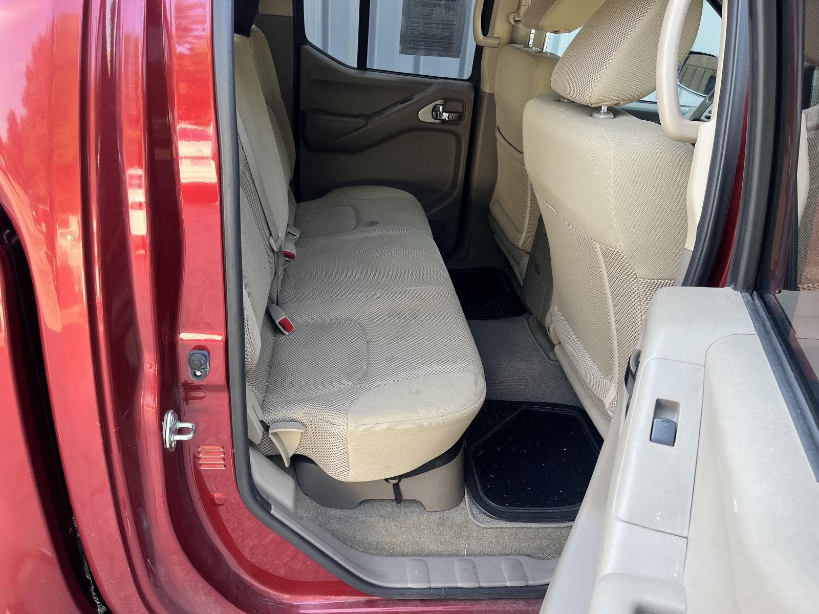Used 2016 Cayenne Red Nissan SV image 13