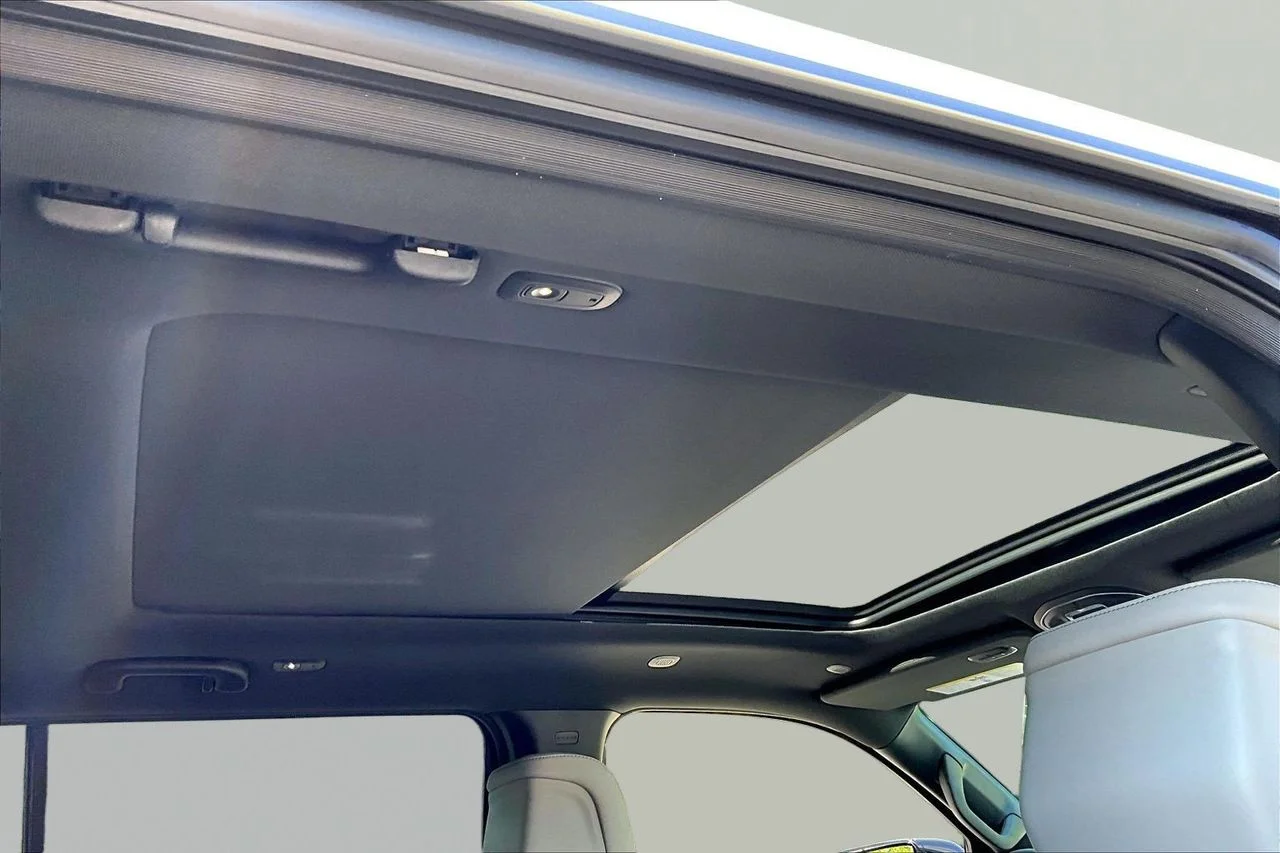 New 2026 Bright White Clear-Coat Exterior Paint Jeep  image 16