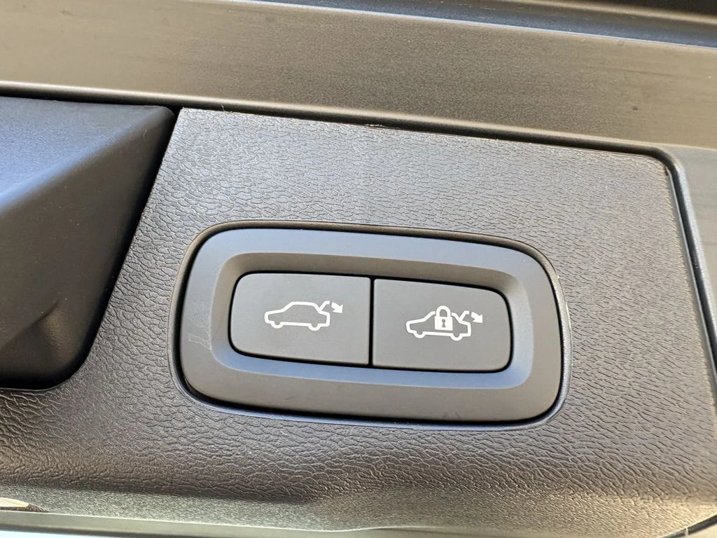 New 2026 Crystal White Volvo Ultra image 28