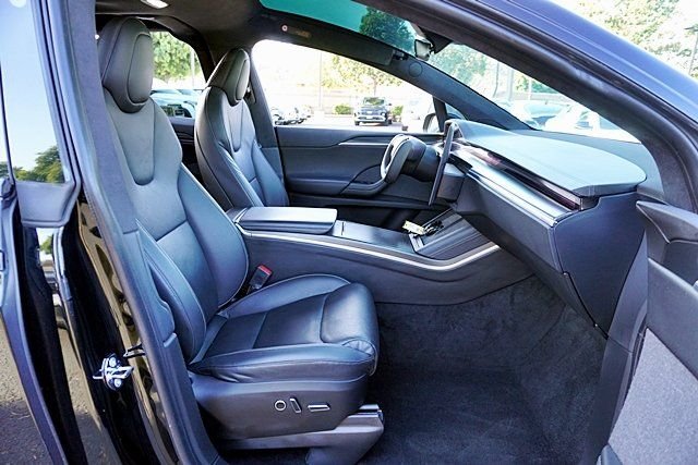 Used 2022 Black Tesla Plaid image 15