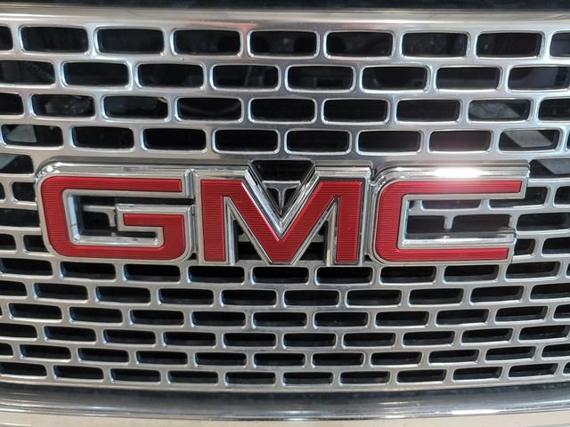 Used 2015 White Diamond Clearcoat GMC Denali image 34