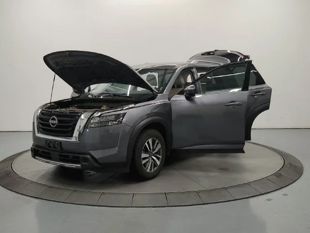 Used 2025 Gray Nissan SL image 11