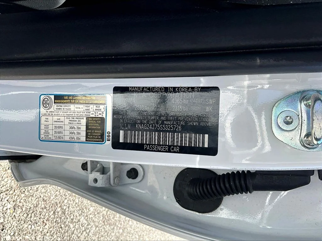 Used 2025 White Kia LXS image 20