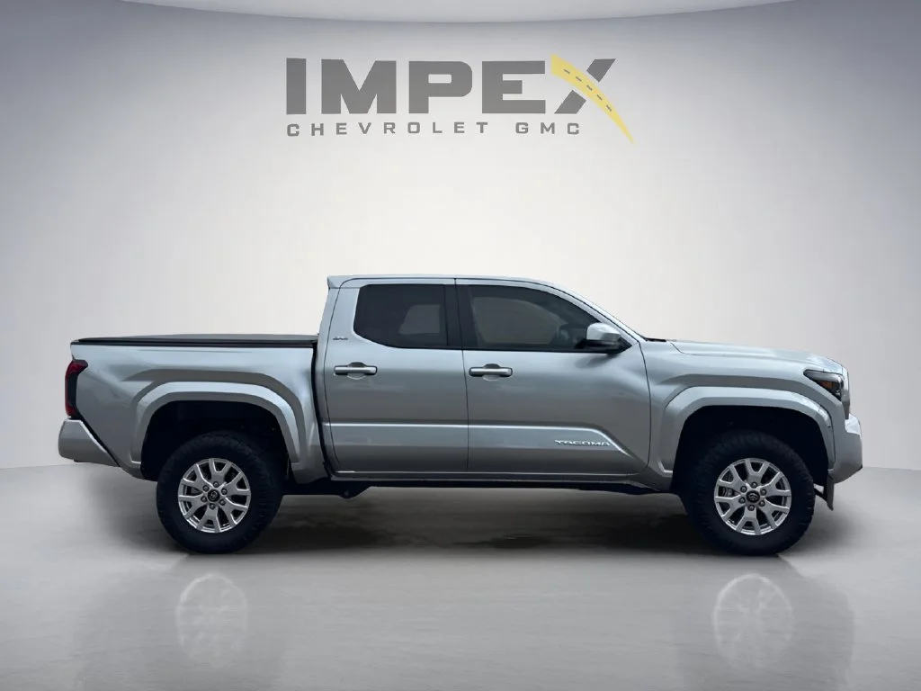 Used 2025  Toyota SR image 6
