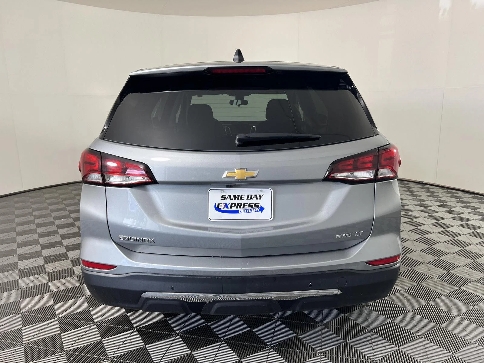 Used 2024 Sterling Gray Metallic Chevrolet LT image 27