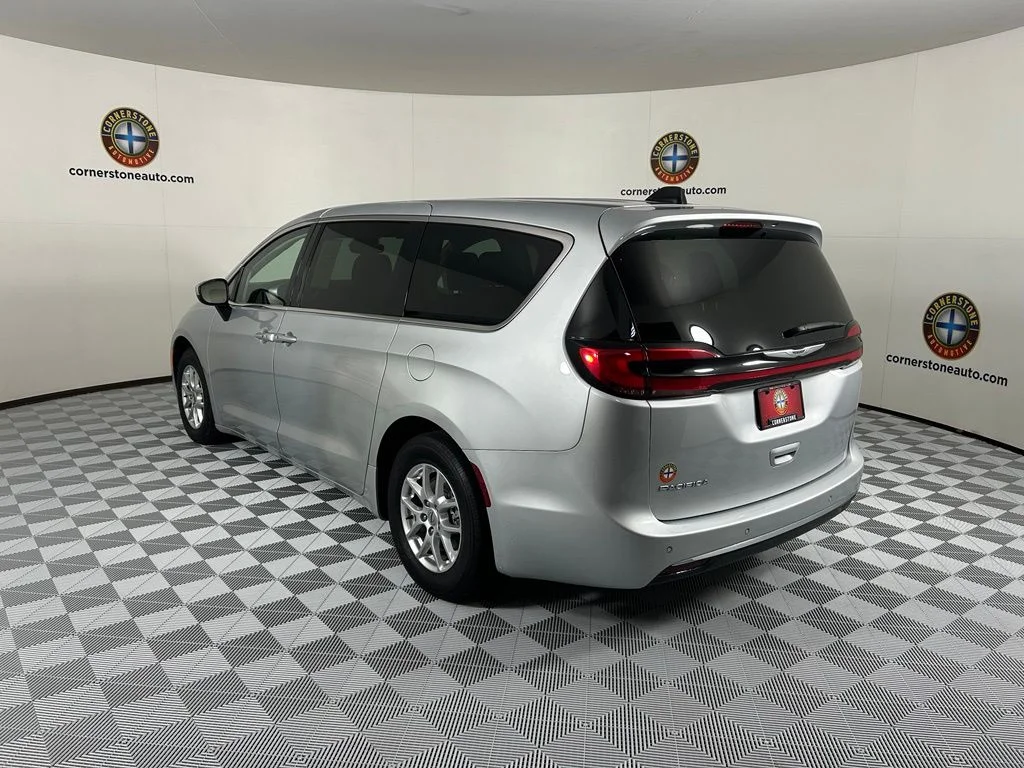 Used 2023 Silver Chrysler Touring L image 18