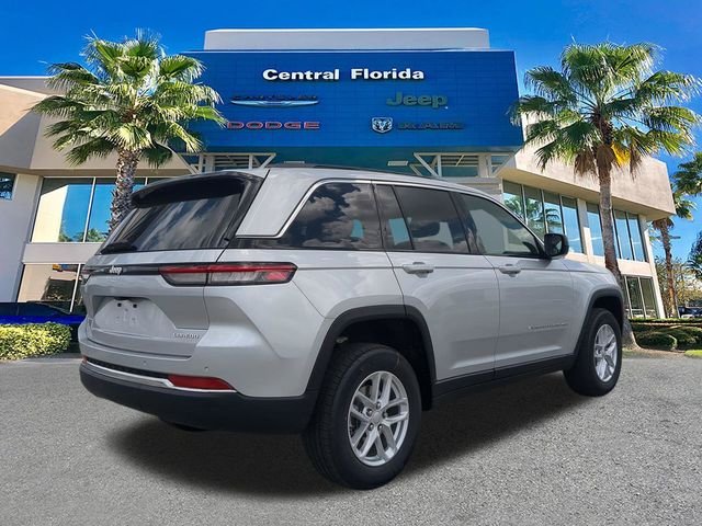 New 2026 Silver Zynith Exterior Paint Jeep Laredo X image 5